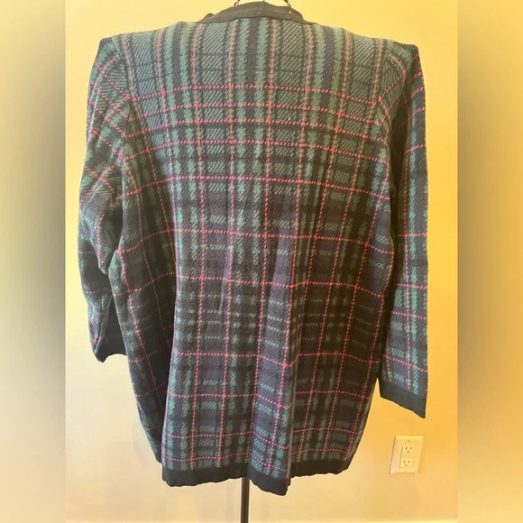 Isaac Mizrahi Women's Cardigan Sweater Blue Pink Black Plaid Button Front Sz 2x - Picture 3 of 4